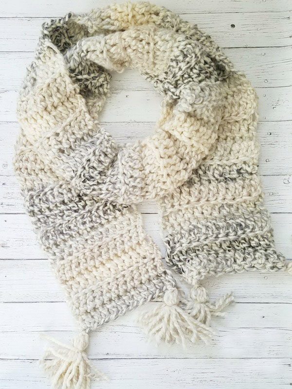 Easy Crochet Super ScarfThis list of free scarf patterns has crochet for beginners. Choose between these free crochet patterns and get to work on a project you can be proud of. #CrochetScarfPatterns #CrochetScarf #FreeCrochetPatterns