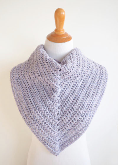 Easy Everyday Triangle ScarfThis list of free scarf patterns has crochet for beginners. Choose between these free crochet patterns and get to work on a project you can be proud of. #CrochetScarfPatterns #CrochetScarf #FreeCrochetPatterns