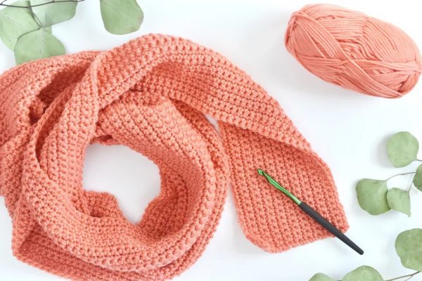 Basic ScarfThis list of free scarf patterns has crochet for beginners. Choose between these free crochet patterns and get to work on a project you can be proud of. #CrochetScarfPatterns #CrochetScarf #FreeCrochetPatterns