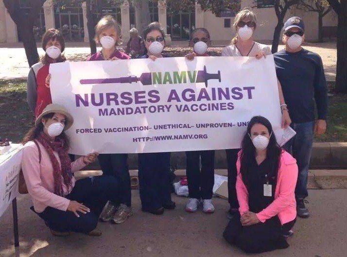 nurses-with-masks-against-flu-vaccines